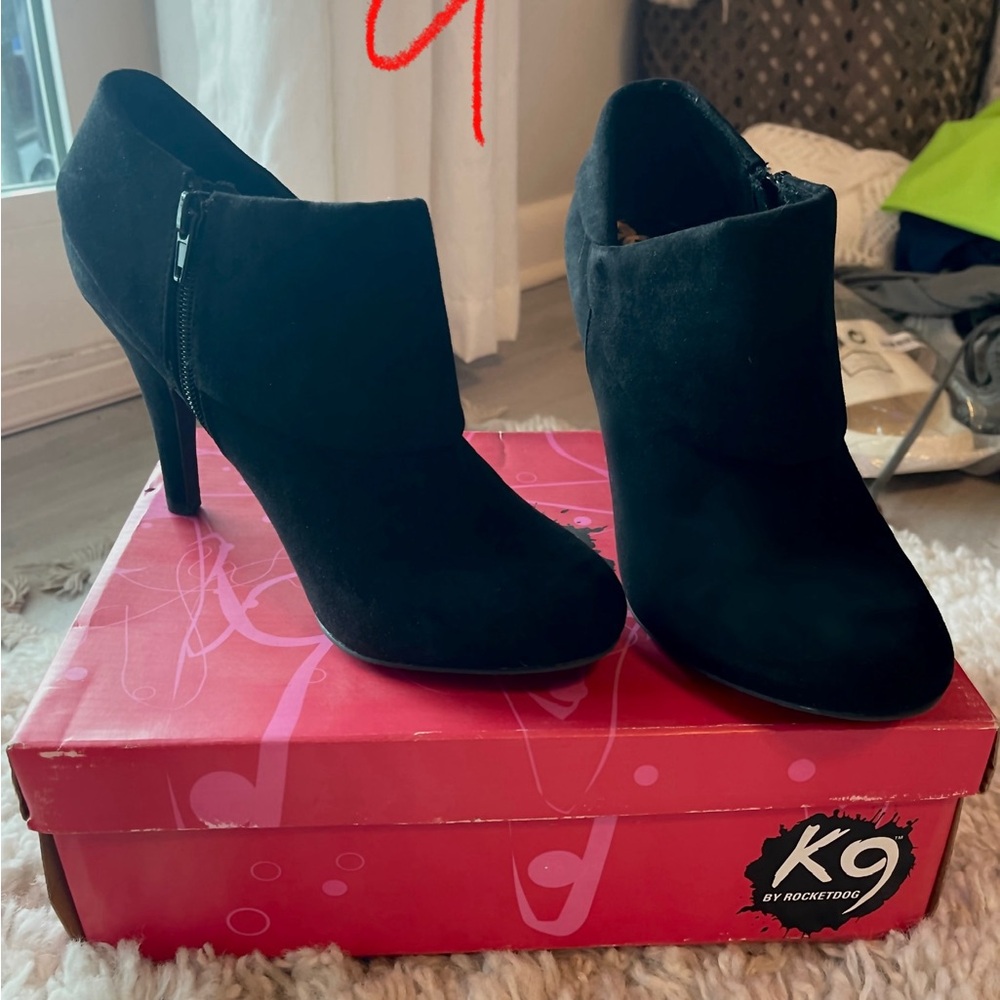 Rocket Dog Black Heeled Boots Sleek Suede Style